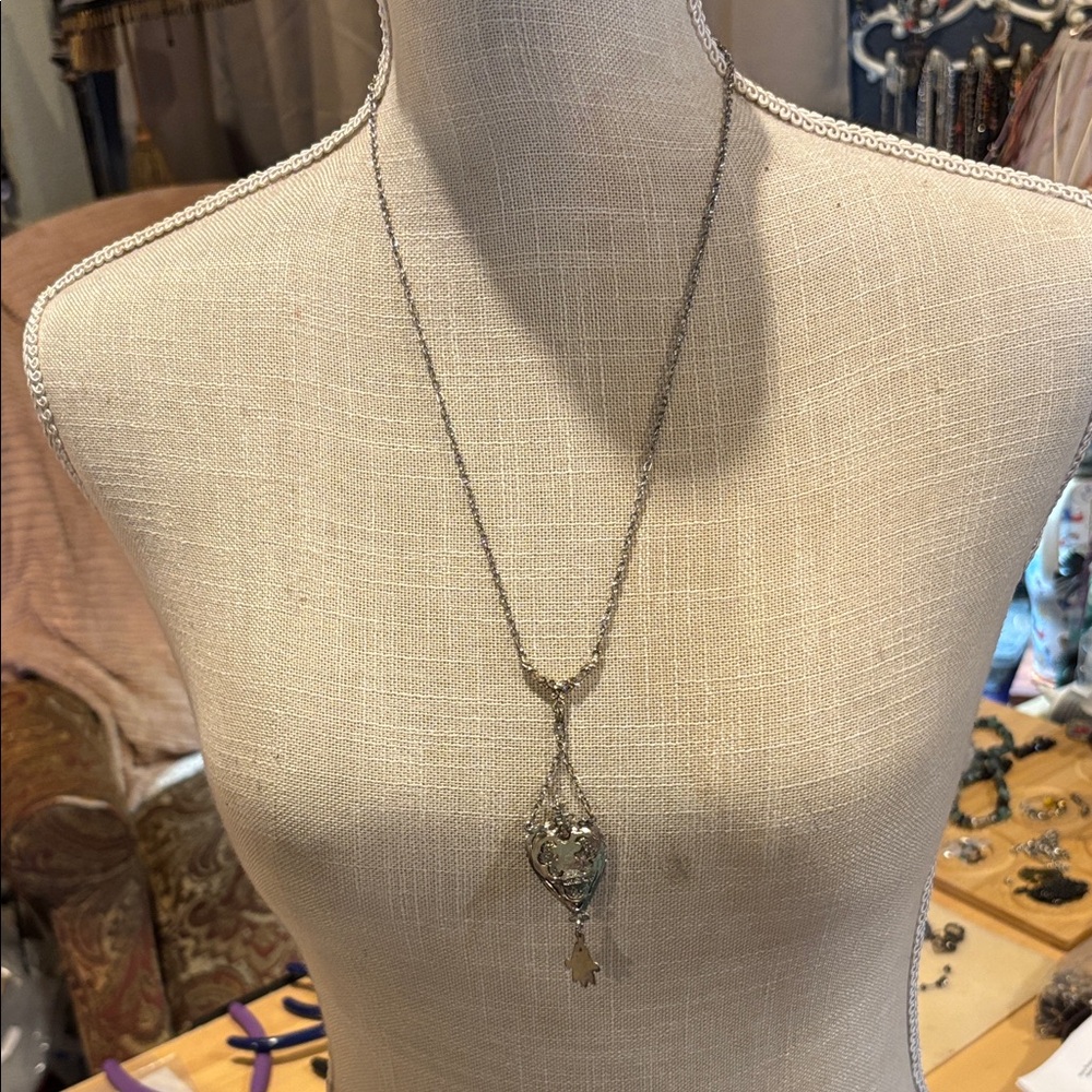 Elegant Silver Pendant Necklace